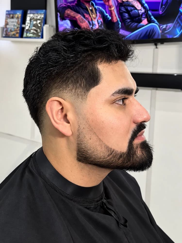 Perfil de cliente con corte degradado y barba perfilada en LKS Barber Studio